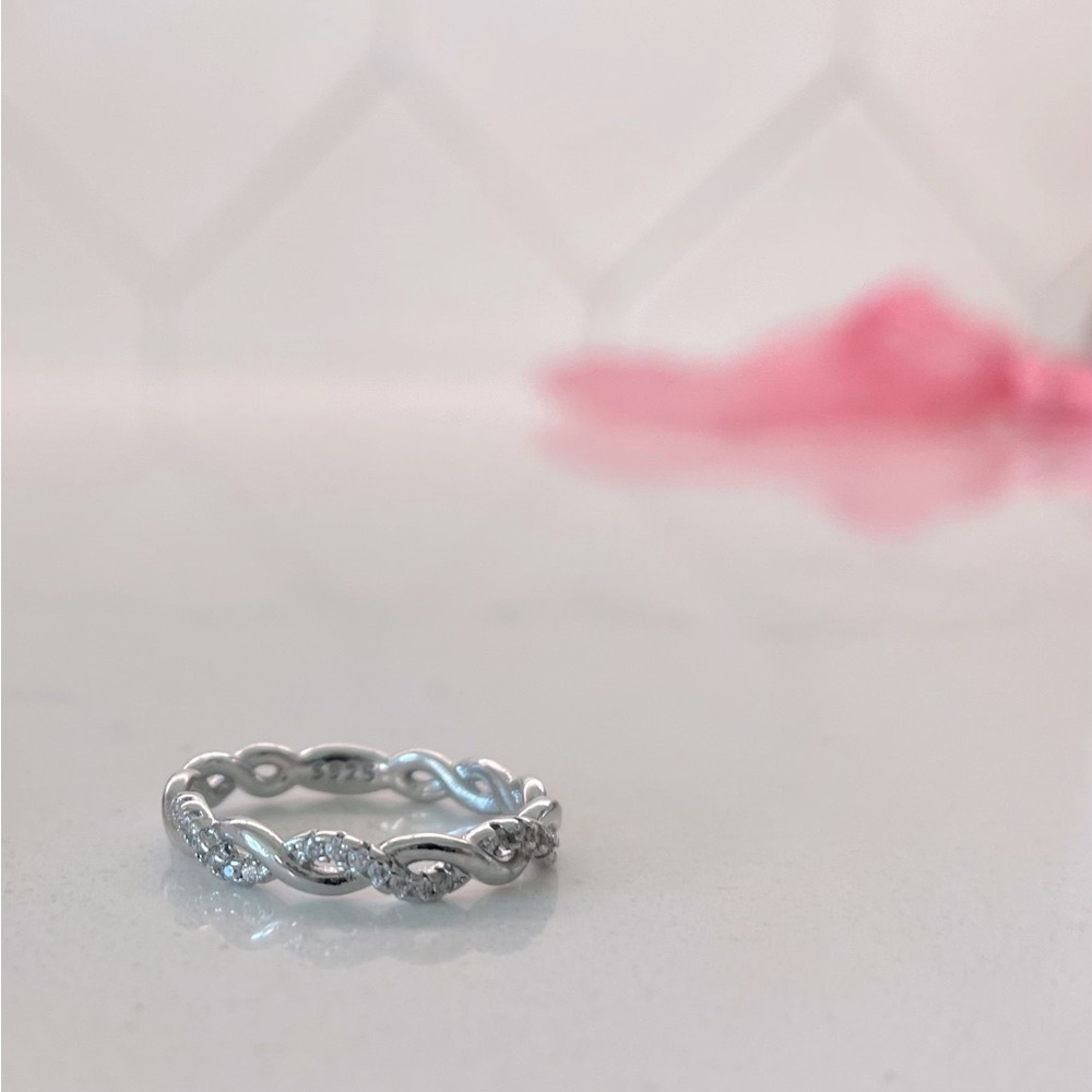 NWT 925 Sterling Silver Infinity Ring with Accent Diamonds -Size 5